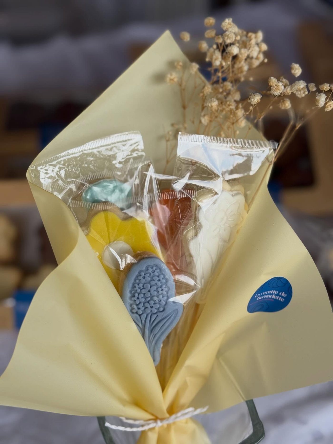 Valentine's Day custom hand-iced cookies by La Recette de Bernadette